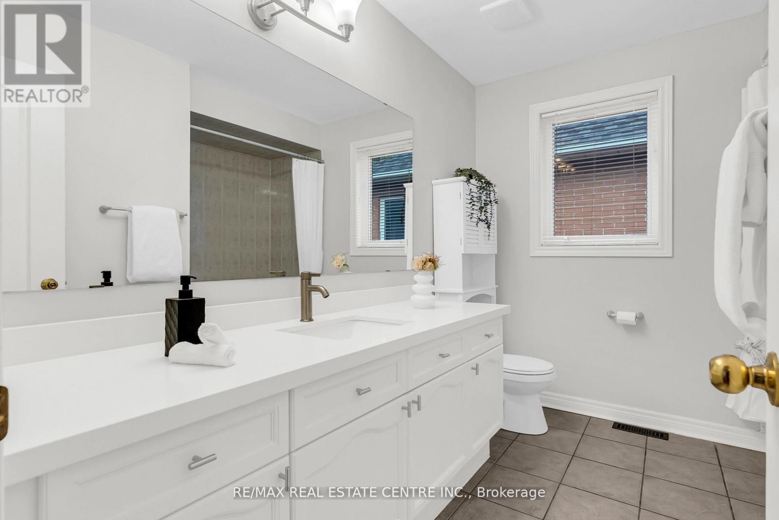 7173 Waldorf Way N, Mississauga, Ontario  L5N 7R3 - Photo 38 - W12472697