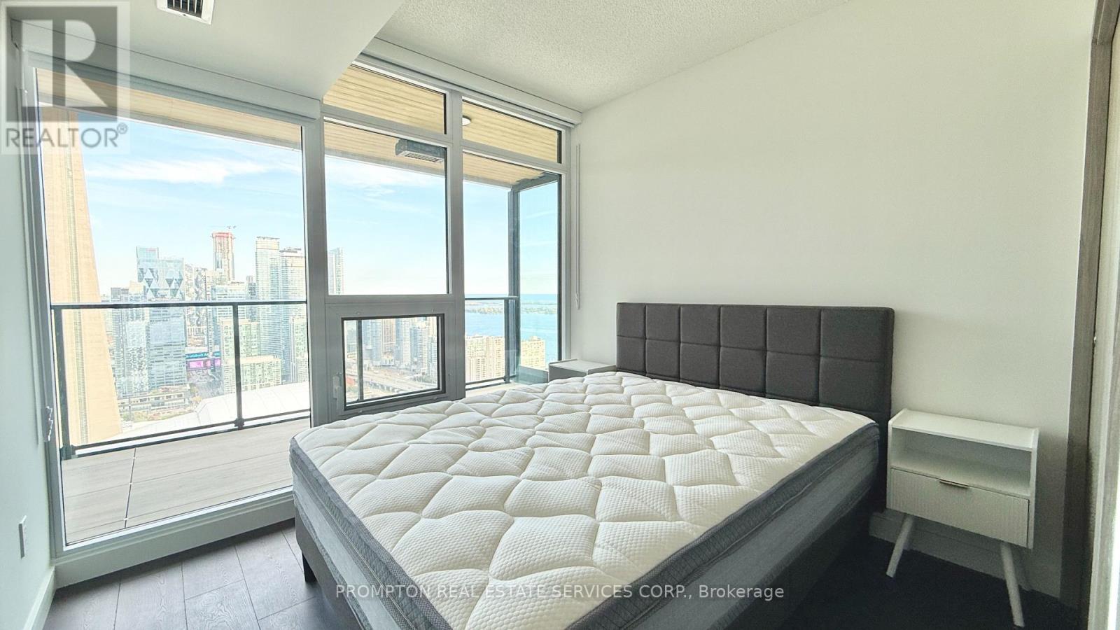 5209 - 3 Concord Cityplace Way, Toronto, Ontario  M5V 0X4 - Photo 8 - C12463845