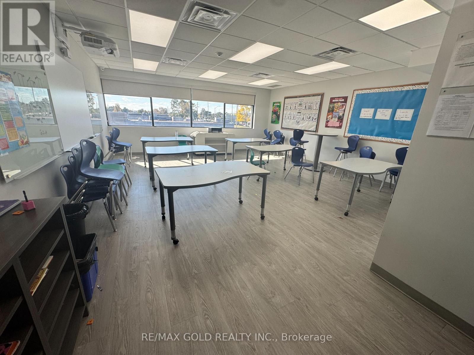 206 - 3430 Fairview Street, Burlington, Ontario  L7N 2R5 - Photo 2 - W12466868