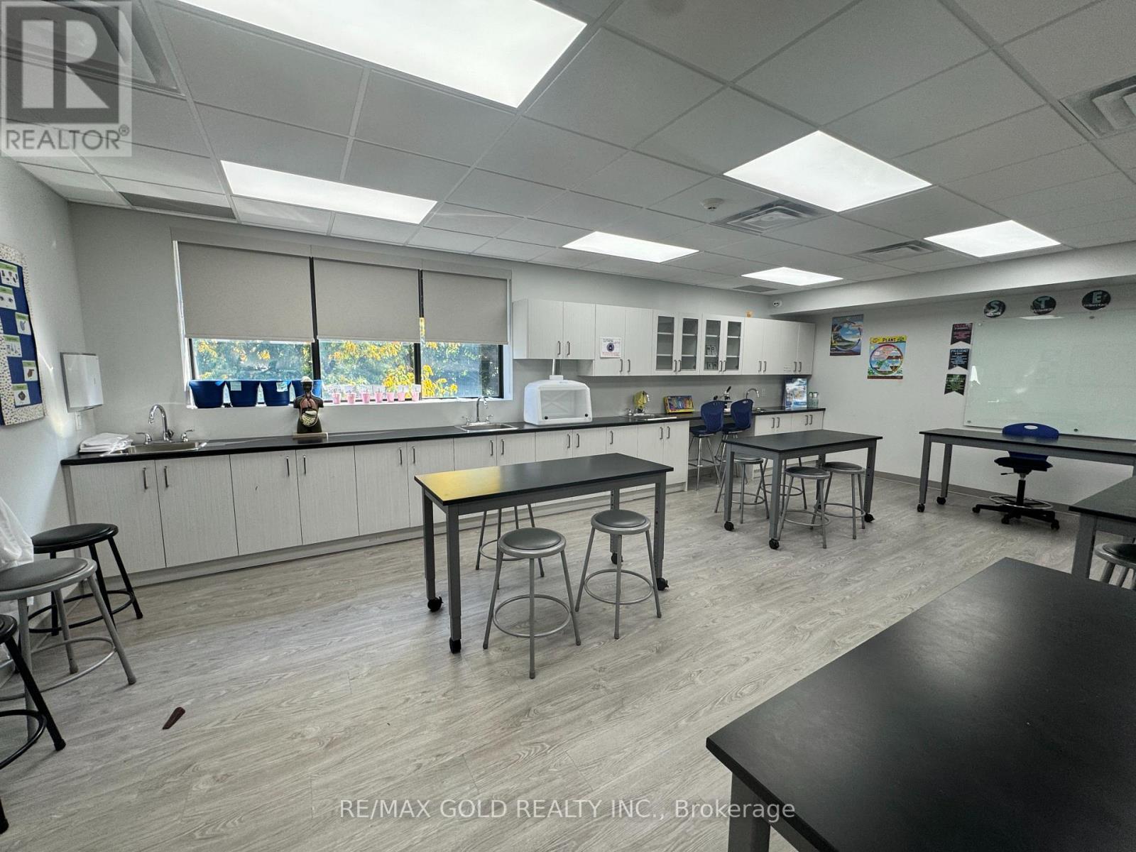 201 - 3430 Fairview Street, Burlington, Ontario  L7N 2R5 - Photo 6 - W12466863