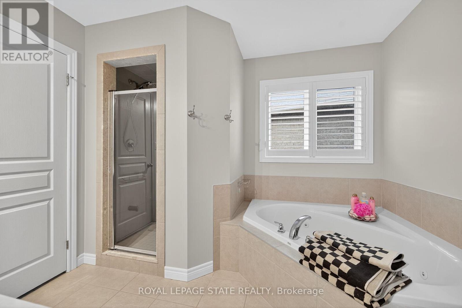 181 Springview Drive, Hamilton (Waterdown), Ontario  L8B 0V9 - Photo 17 - X12472687