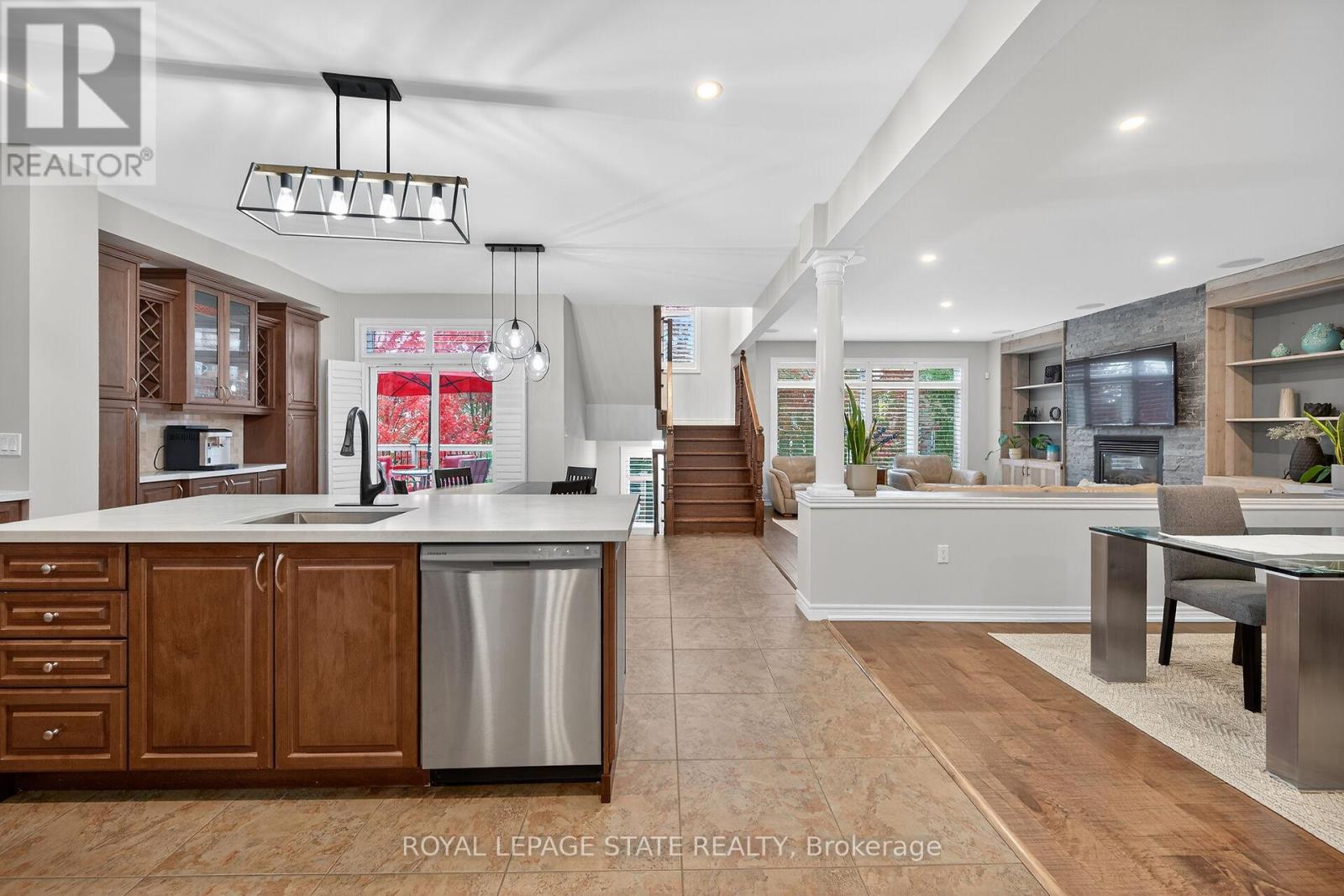 181 Springview Drive, Hamilton (Waterdown), Ontario  L8B 0V9 - Photo 5 - X12472687