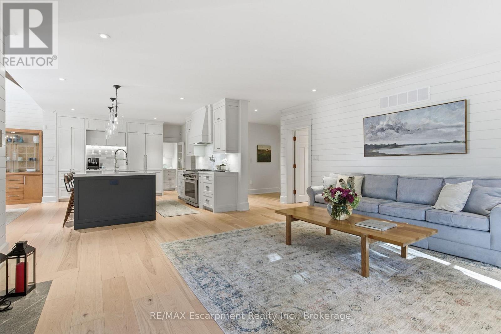 1110 Lakeshore Road W, Oakville, Ontario  L6L 1G1 - Photo 10 - W12472739