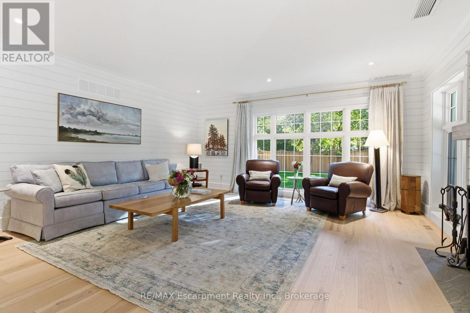1110 Lakeshore Road W, Oakville, Ontario  L6L 1G1 - Photo 11 - W12472739