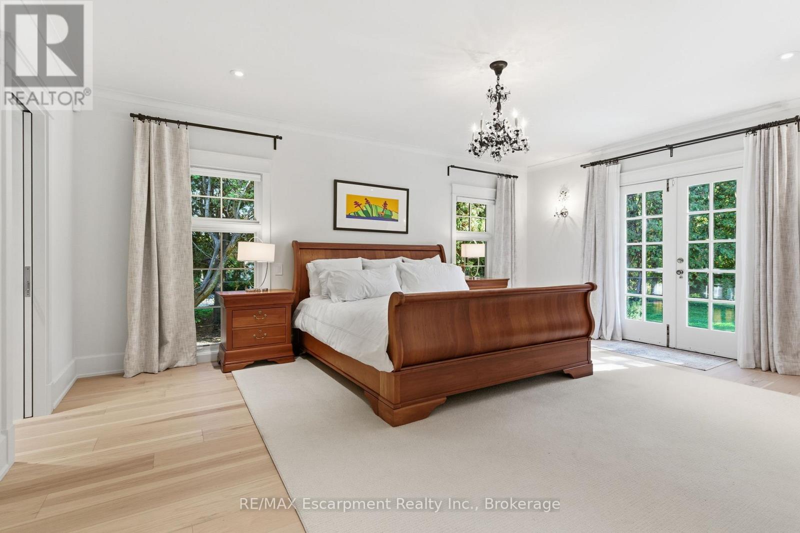 1110 Lakeshore Road W, Oakville, Ontario  L6L 1G1 - Photo 14 - W12472739