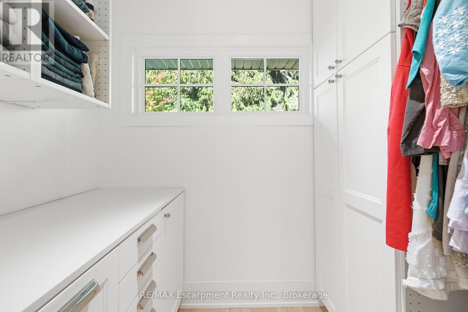 1110 Lakeshore Road W, Oakville, Ontario  L6L 1G1 - Photo 16 - W12472739