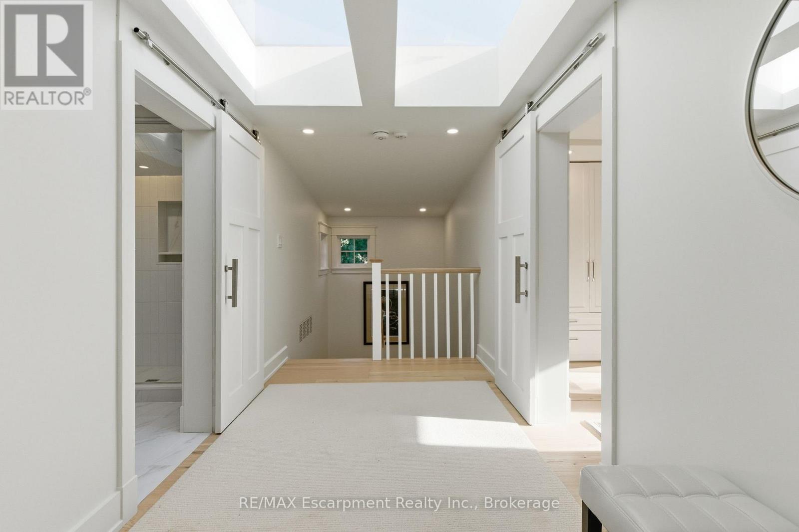 1110 Lakeshore Road W, Oakville, Ontario  L6L 1G1 - Photo 25 - W12472739
