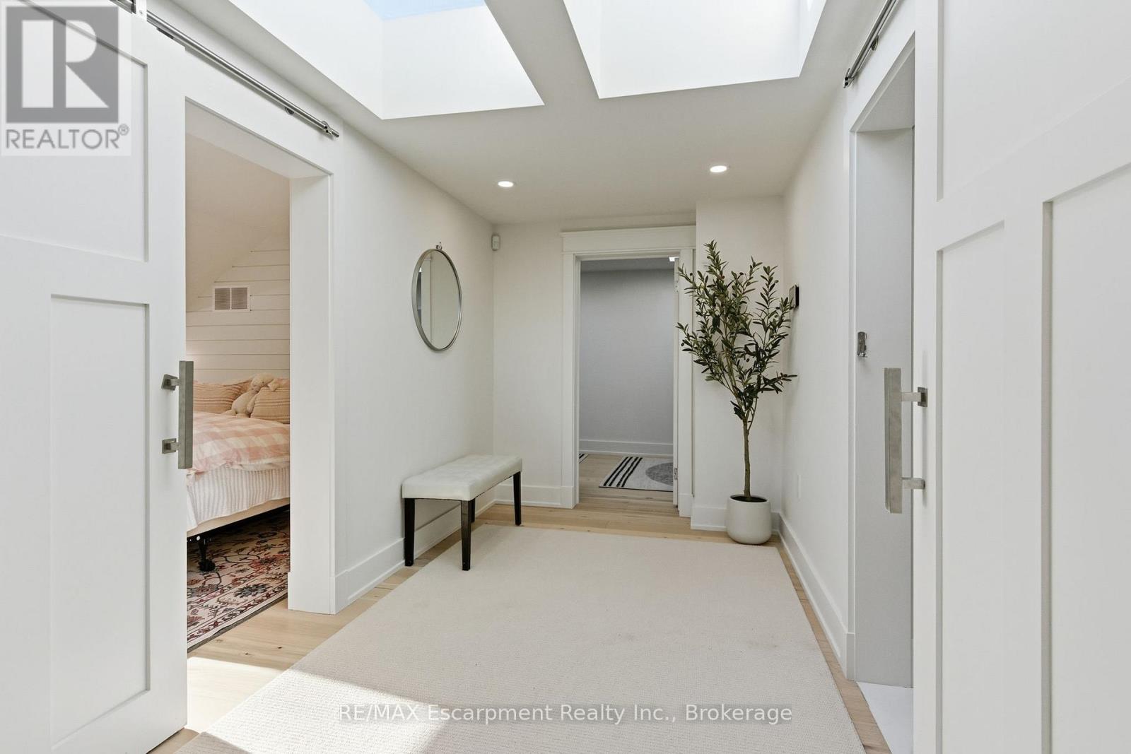 1110 Lakeshore Road W, Oakville, Ontario  L6L 1G1 - Photo 26 - W12472739
