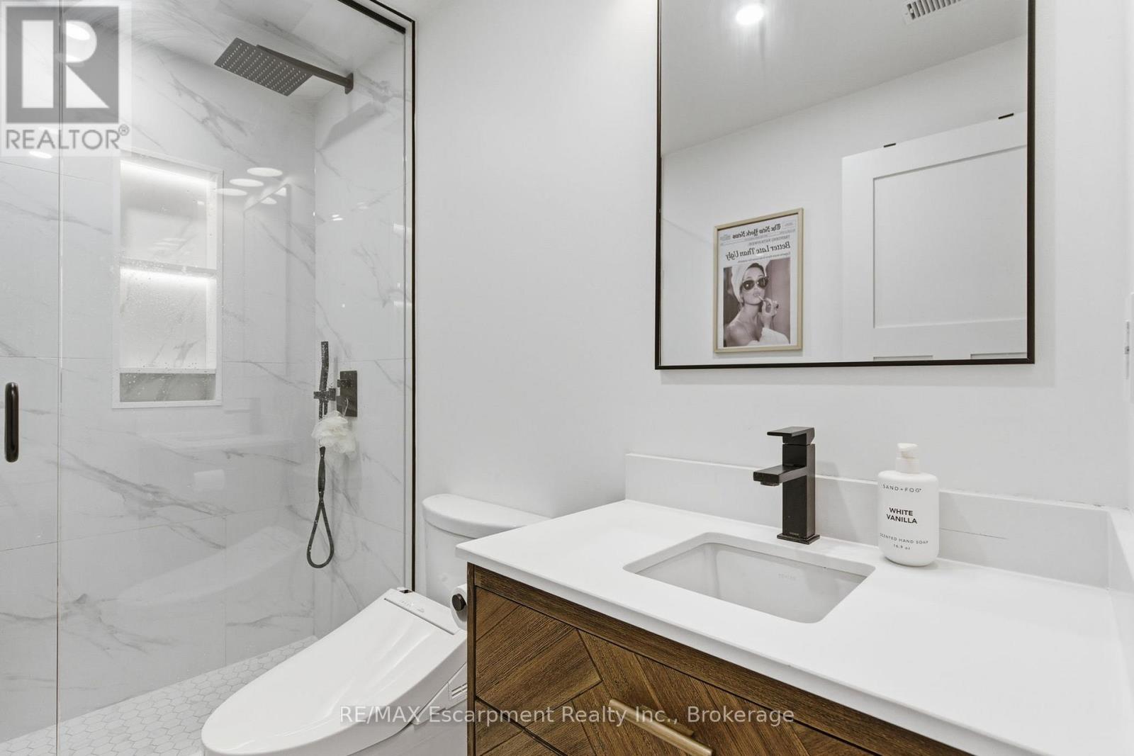 1110 Lakeshore Road W, Oakville, Ontario  L6L 1G1 - Photo 37 - W12472739