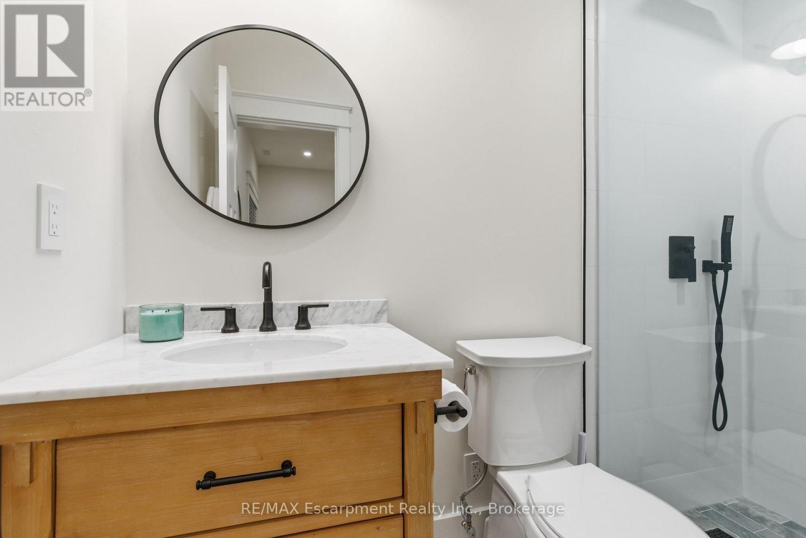 1110 Lakeshore Road W, Oakville, Ontario  L6L 1G1 - Photo 39 - W12472739