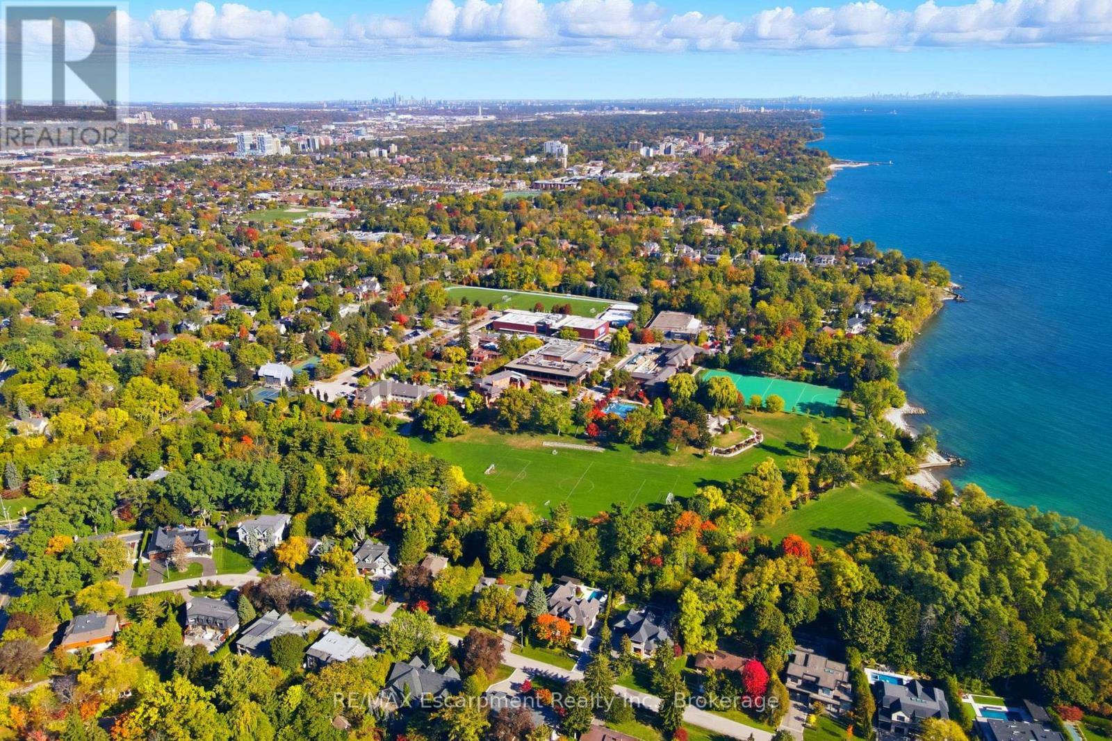 1110 Lakeshore Road W, Oakville, Ontario  L6L 1G1 - Photo 50 - W12472739