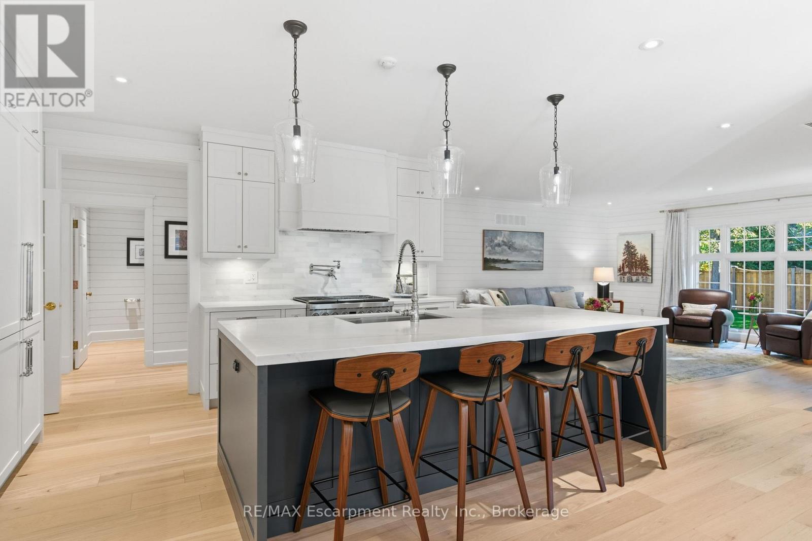 1110 Lakeshore Road W, Oakville, Ontario  L6L 1G1 - Photo 6 - W12472739