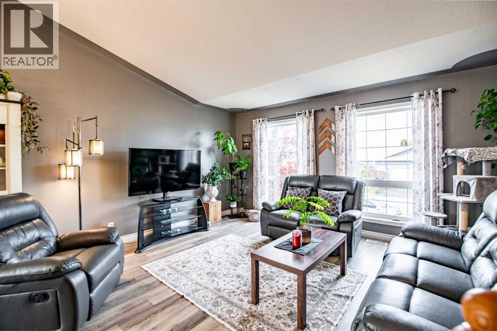 23 Harper Drive, Sylvan Lake, Alberta  T4S 1T4 - Photo 3 - A2265639