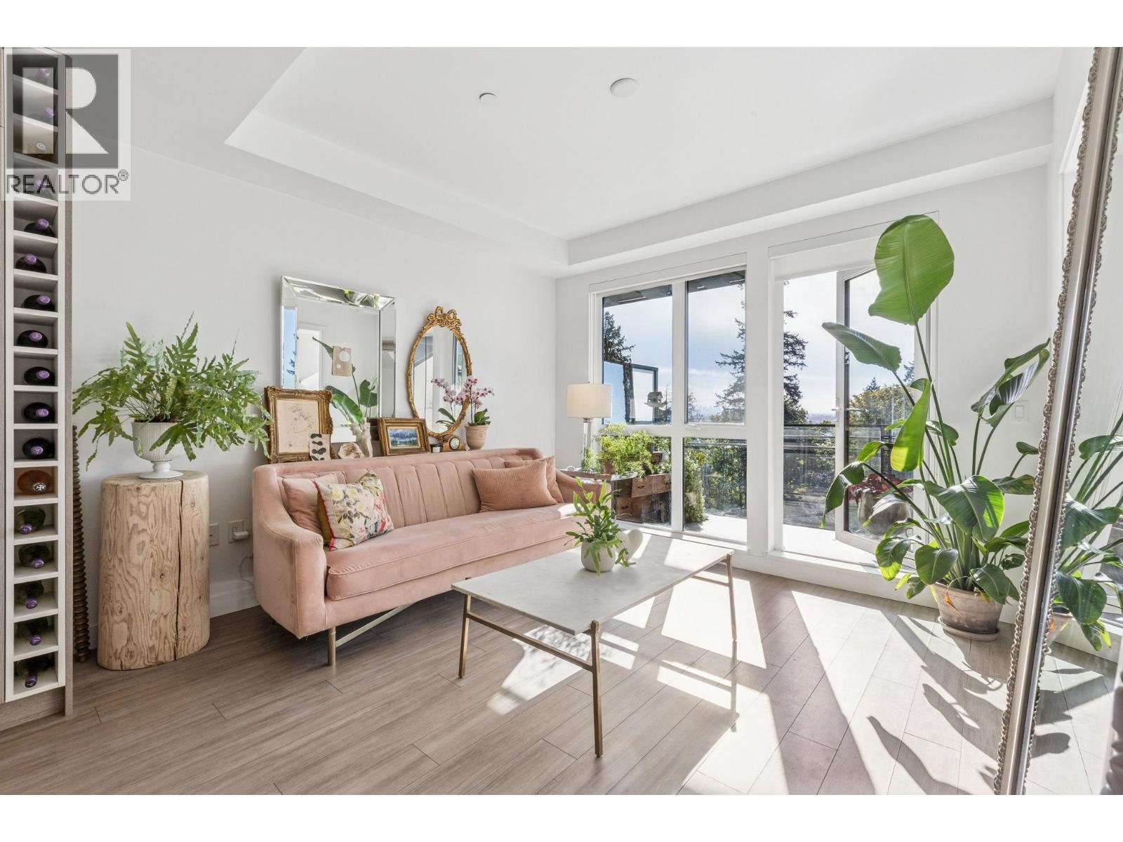 307 707 E 3RD STREET, North Vancouver, British Columbia