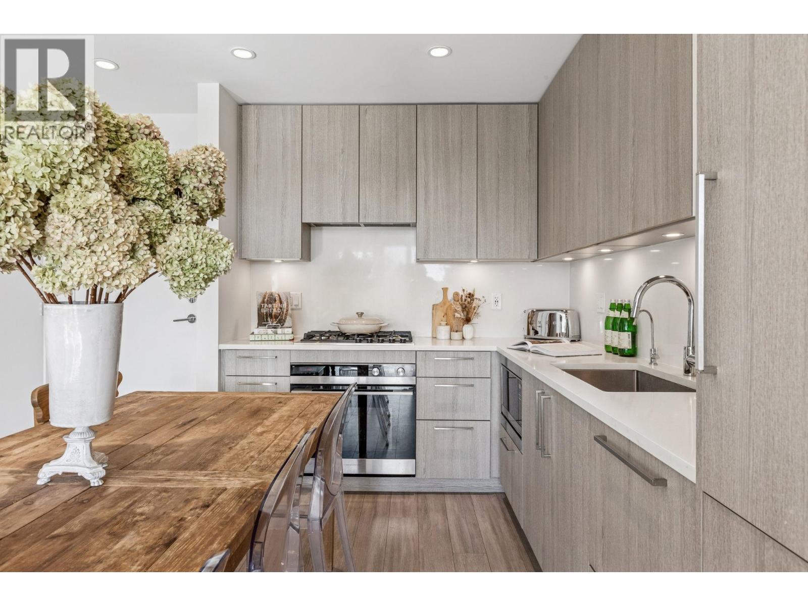 307 707 E 3rd Street, North Vancouver, British Columbia  V7L 1G8 - Photo 4 - R3060156