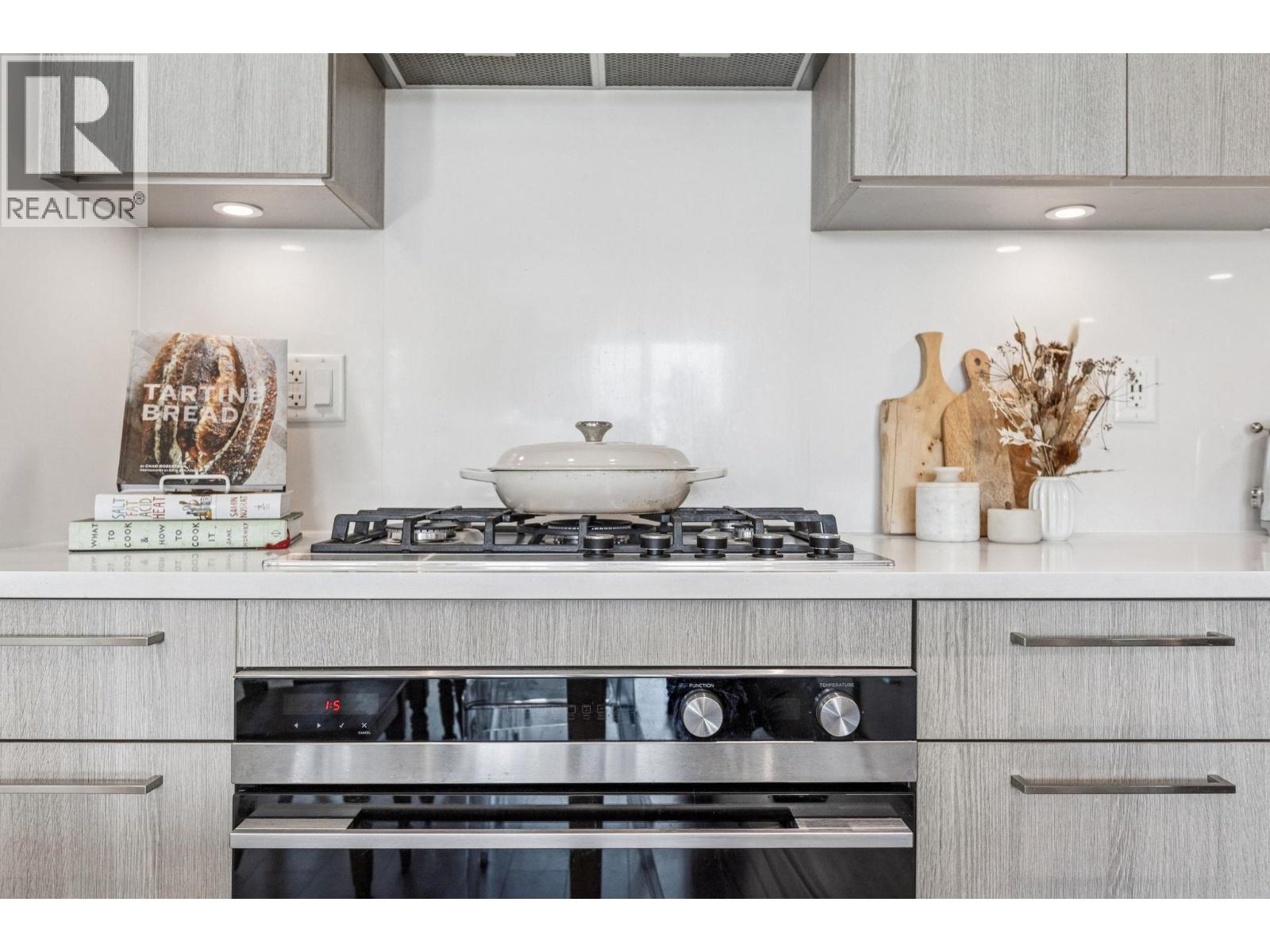 307 707 E 3rd Street, North Vancouver, British Columbia  V7L 1G8 - Photo 5 - R3060156
