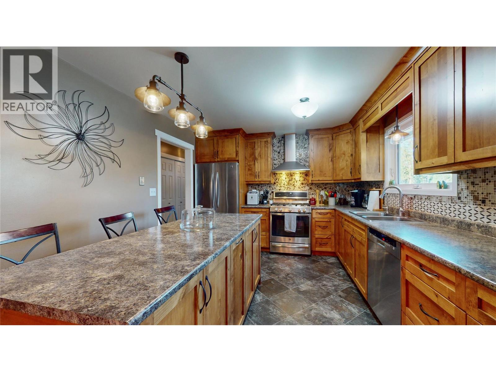 3600 53rd Street S, Cranbrook, British Columbia V1C 7A3 - Photo 2 - 10365740