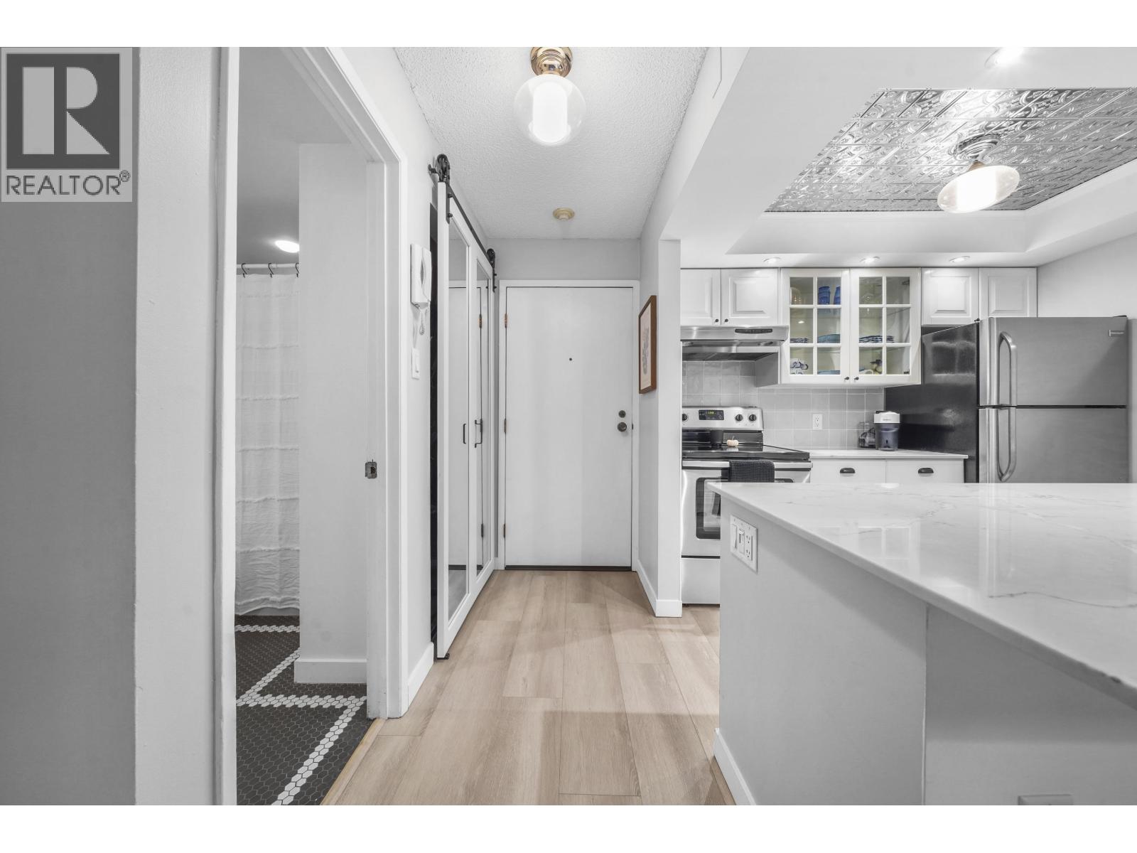 101 210 W 2nd Street, North Vancouver, British Columbia  V7M 1C6 - Photo 3 - R3060178