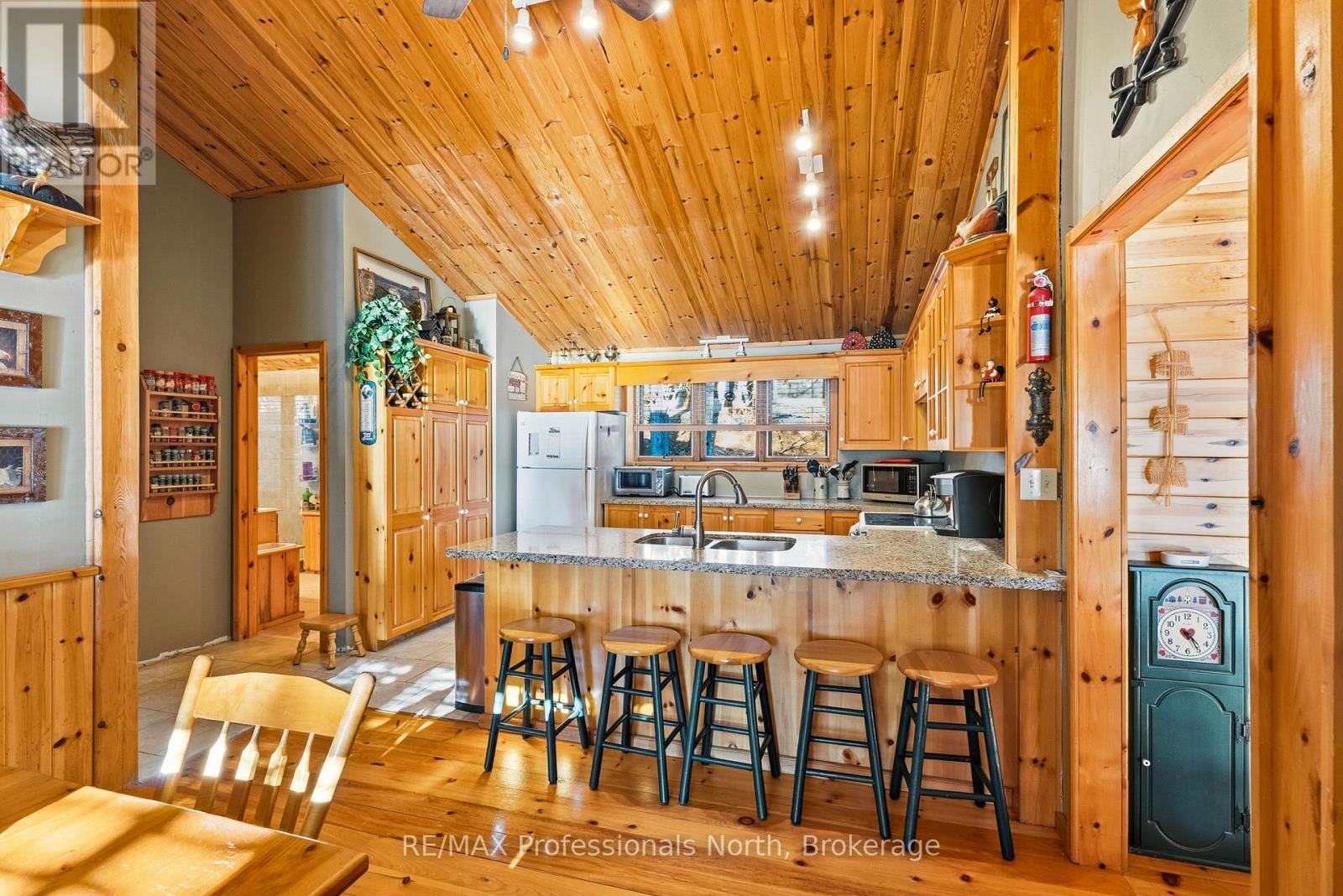 1289 Watts Road, Dysart Et Al, Ontario  K0M 1S0 - Photo 25 - X12472747