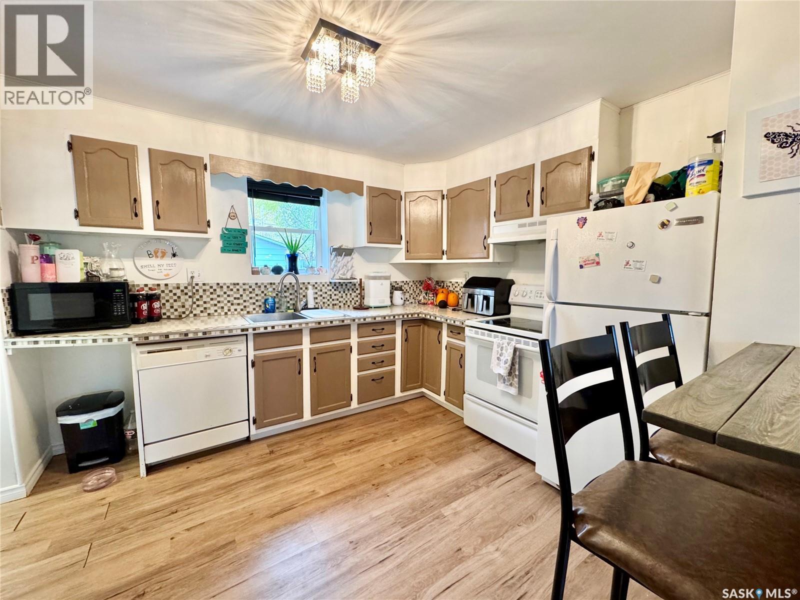 748 5th Street E, Prince Albert, Saskatchewan  S6V 0M5 - Photo 2 - SK020891
