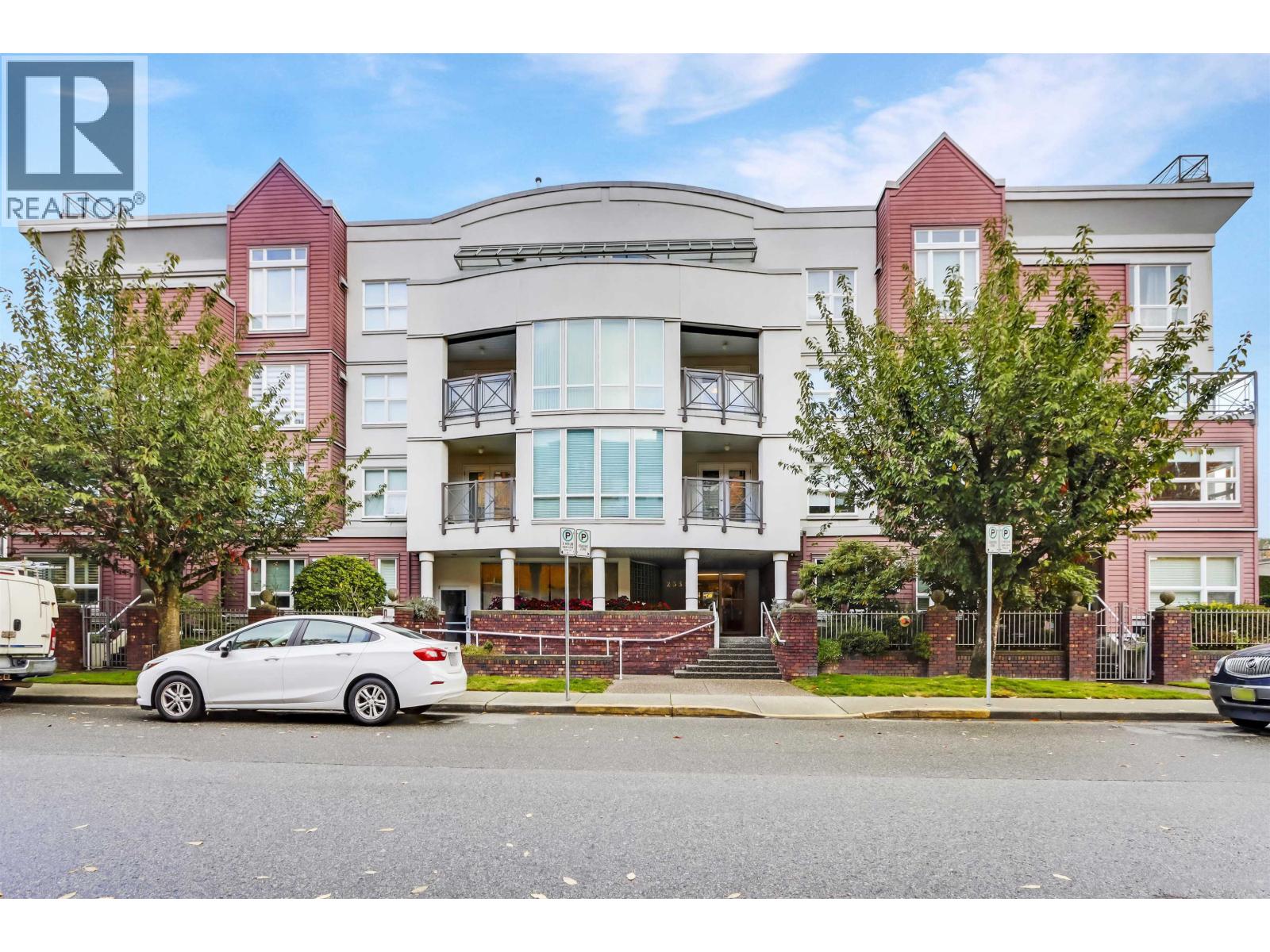 202 2335 WHYTE AVENUE, port coquitlam, British Columbia