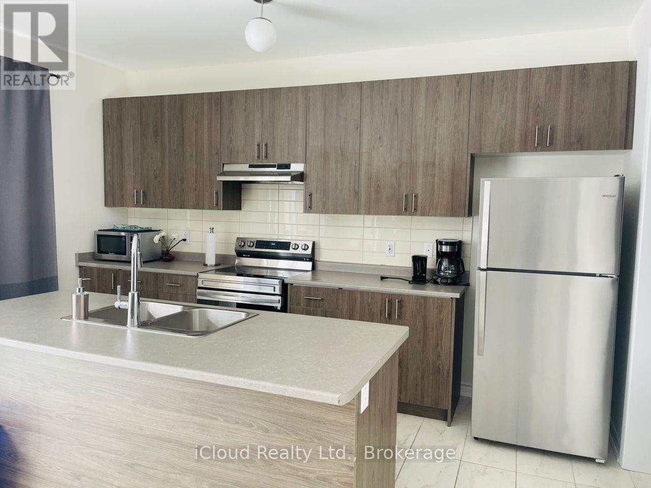 3 Beatrice Drive, Wasaga Beach, Ontario  L9Z 0L3 - Photo 3 - S12472736