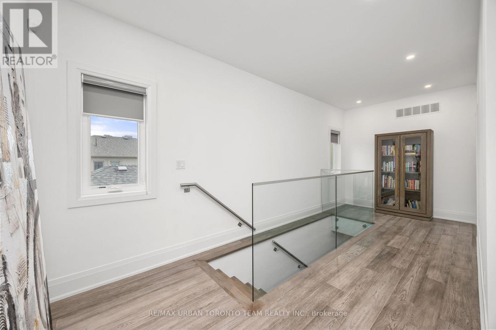 58 Manitoba Street, Toronto, Ontario  M8Y 1C9 - Photo 13 - W12472749