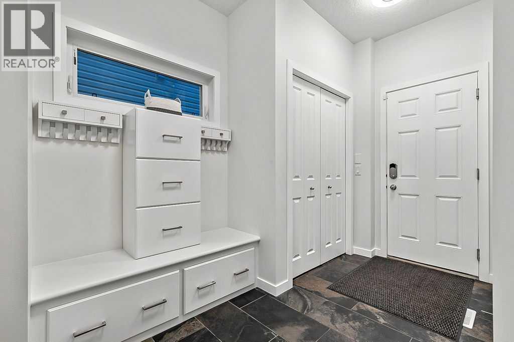 29 Cougar Ridge Close Sw, Calgary, Alberta  T3H 0V4 - Photo 15 - A2264743