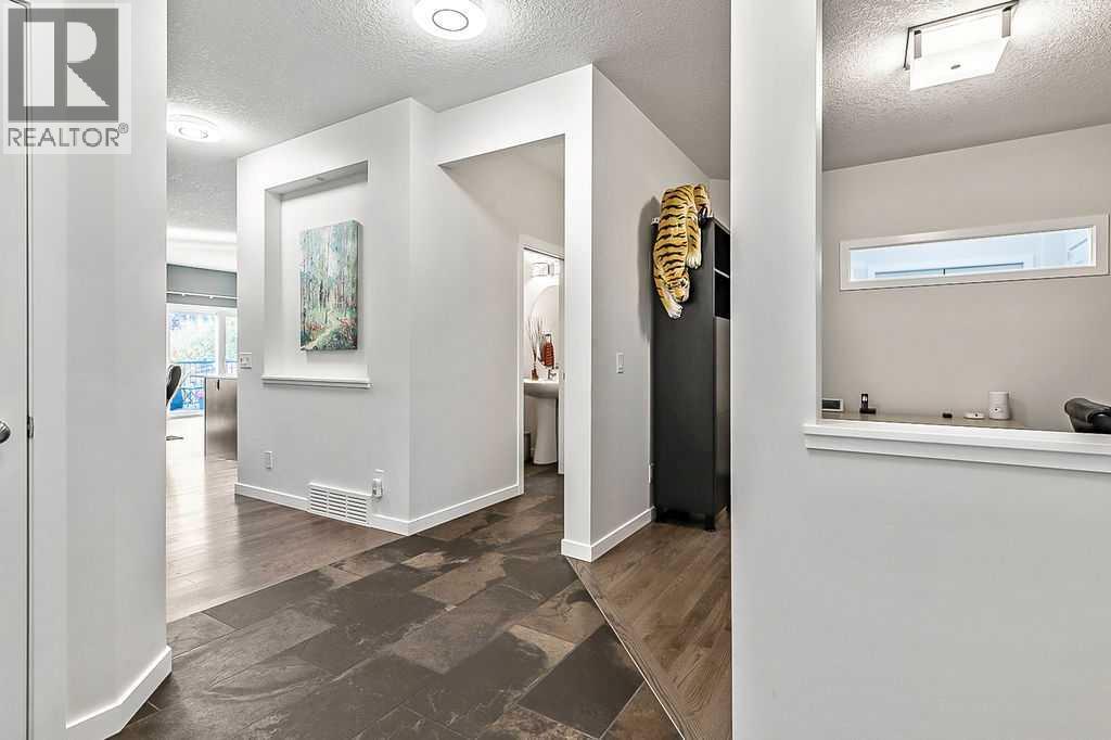 29 Cougar Ridge Close Sw, Calgary, Alberta  T3H 0V4 - Photo 5 - A2264743