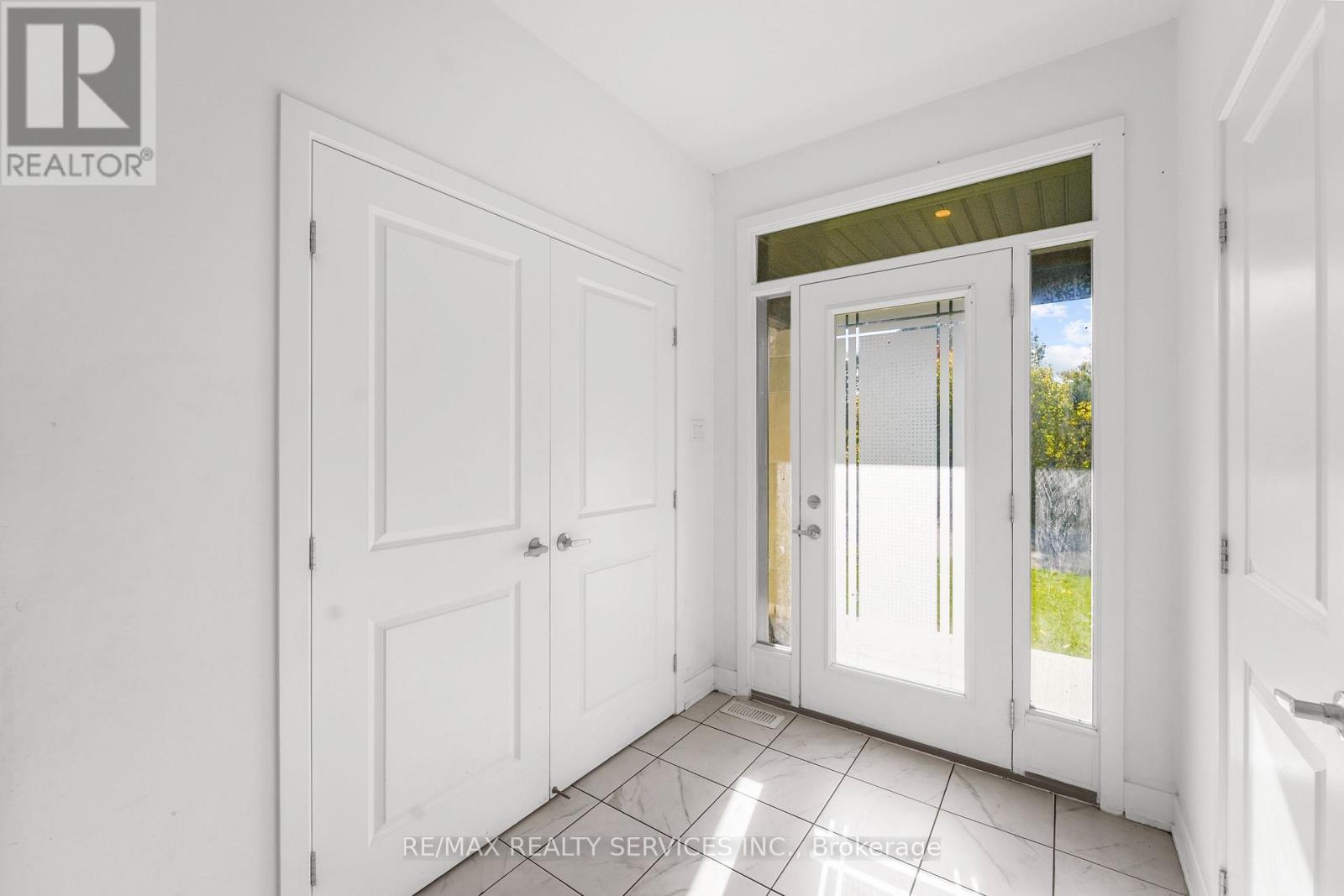 51 Moosonee Crescent, Ottawa, Ontario  K4M 0M1 - Photo 4 - X12472748