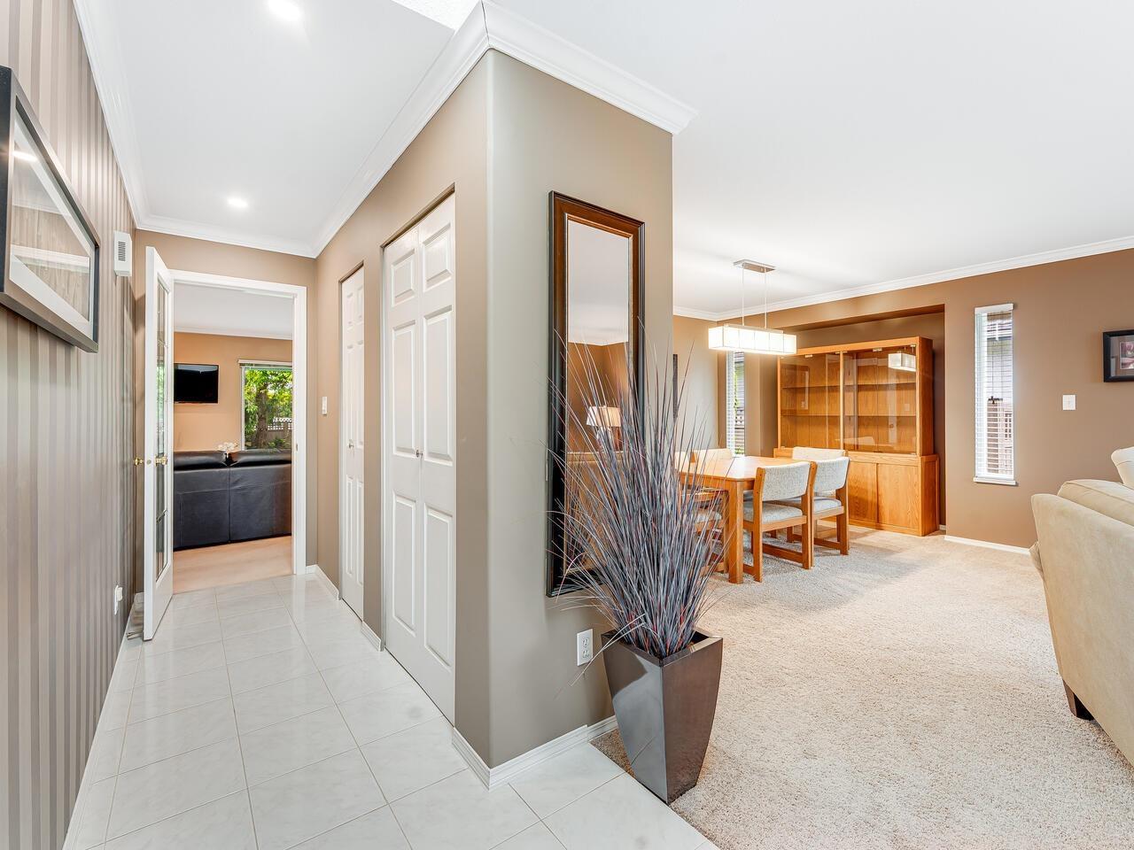 18842 64 Avenue, Surrey, British Columbia  V3S 7T9 - Photo 4 - R3060271