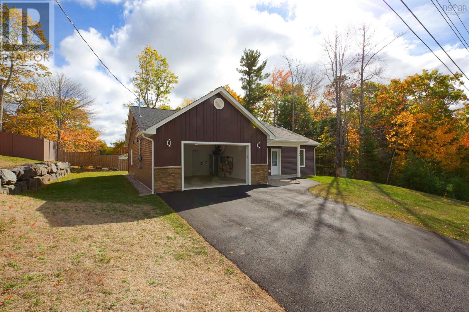 139 Winburn Ave, Bridgewater, Nova Scotia  B4V 4A2 - Photo 2 - 202526169