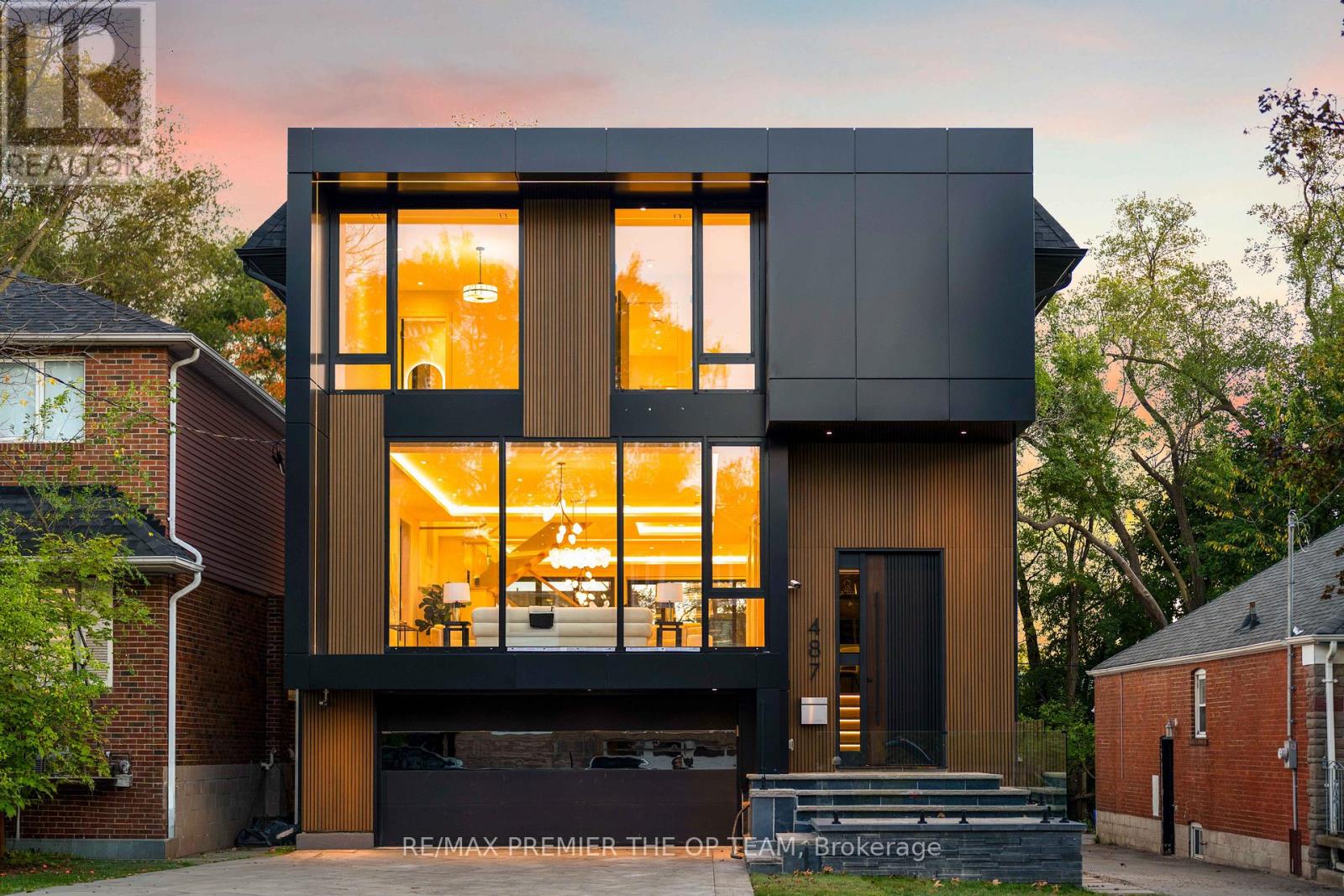 487 COLDSTREAM AVENUE, Toronto, Ontario