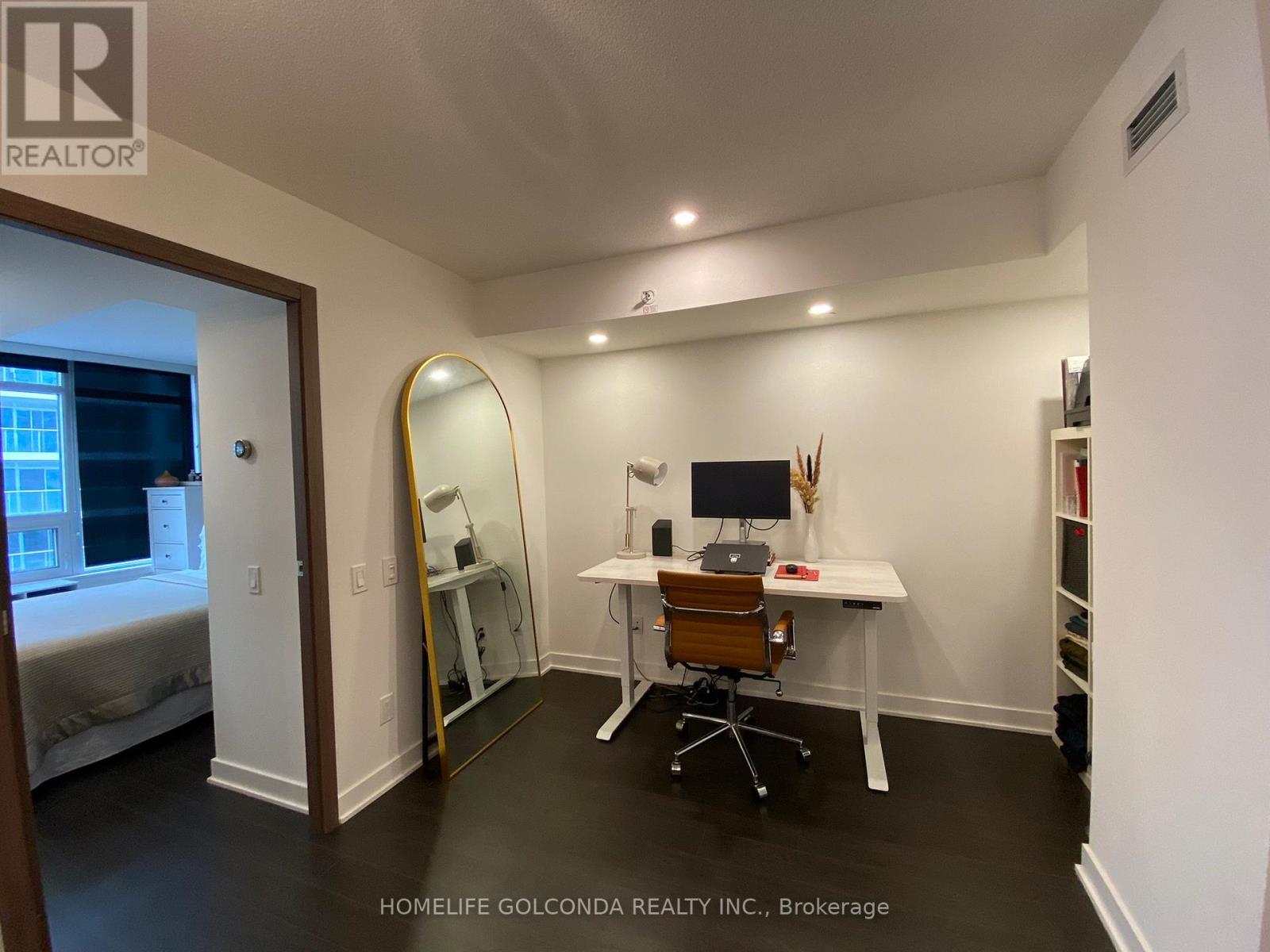910 - 19 Bathurst Street, Toronto, Ontario  M5V 0N2 - Photo 19 - C12472780