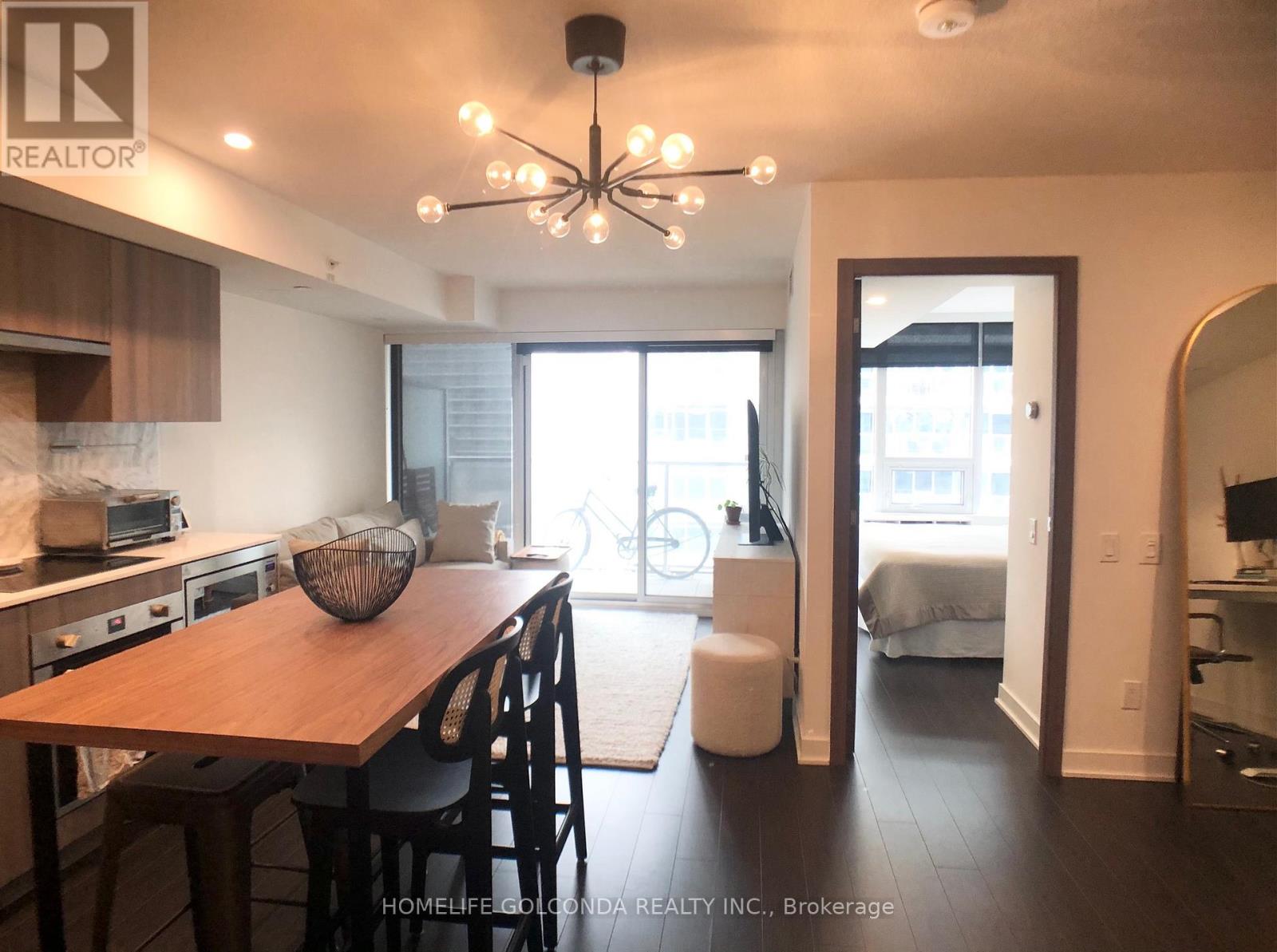 910 - 19 Bathurst Street, Toronto, Ontario  M5V 0N2 - Photo 2 - C12472780