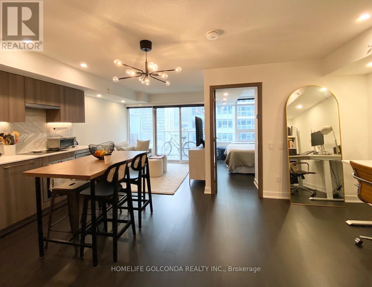 910 - 19 Bathurst Street, Toronto, Ontario  M5V 0N2 - Photo 3 - C12472780