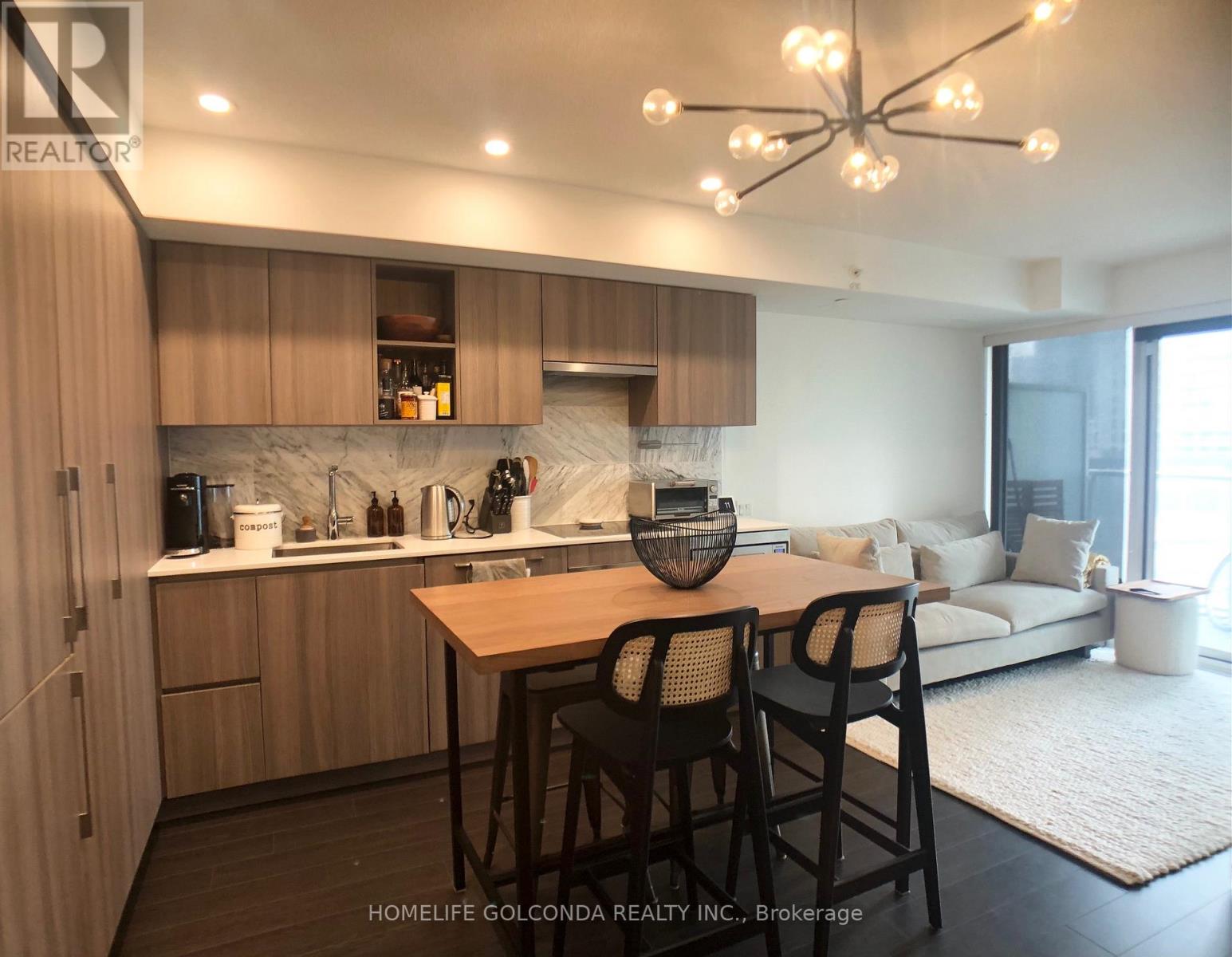 910 - 19 Bathurst Street, Toronto, Ontario  M5V 0N2 - Photo 4 - C12472780