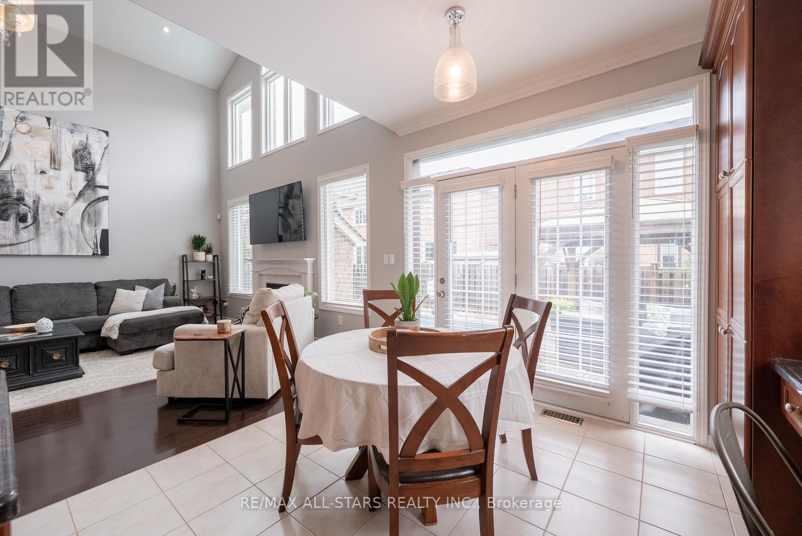 134 Stephensbrook Circle, Whitchurch-Stouffville, Ontario  L4A 0G4 - Photo 18 - N12422774