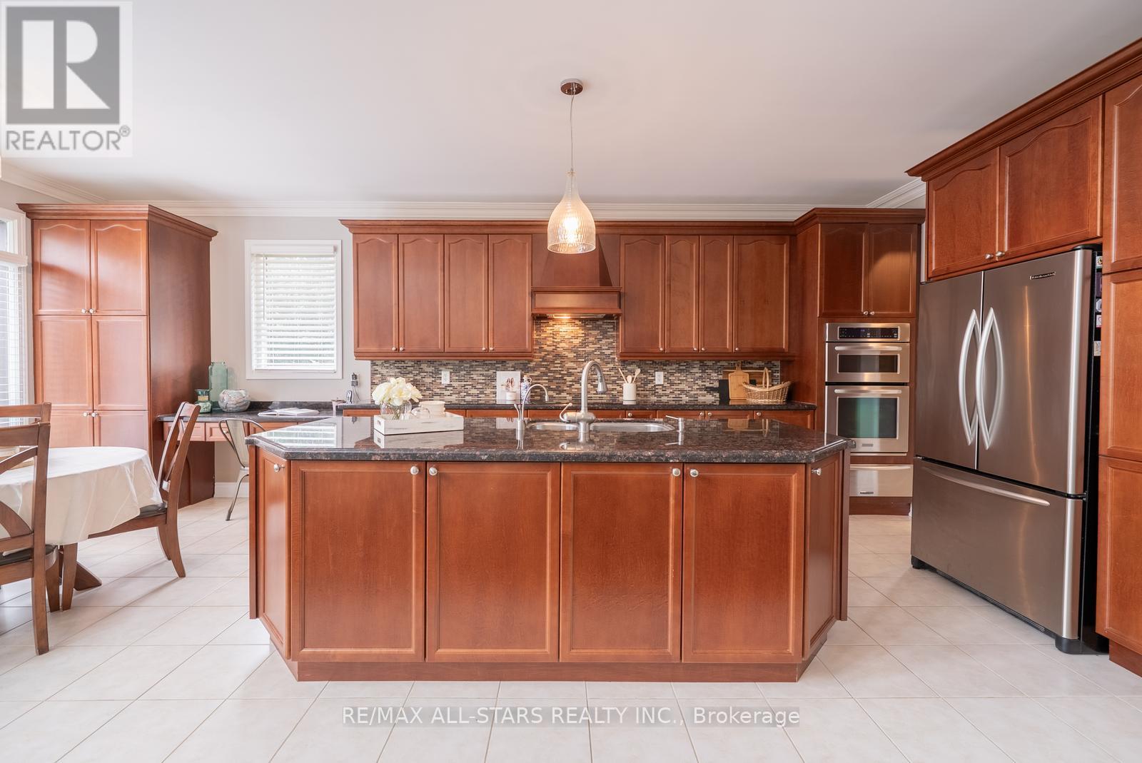 134 Stephensbrook Circle, Whitchurch-Stouffville, Ontario  L4A 0G4 - Photo 10 - N12422774