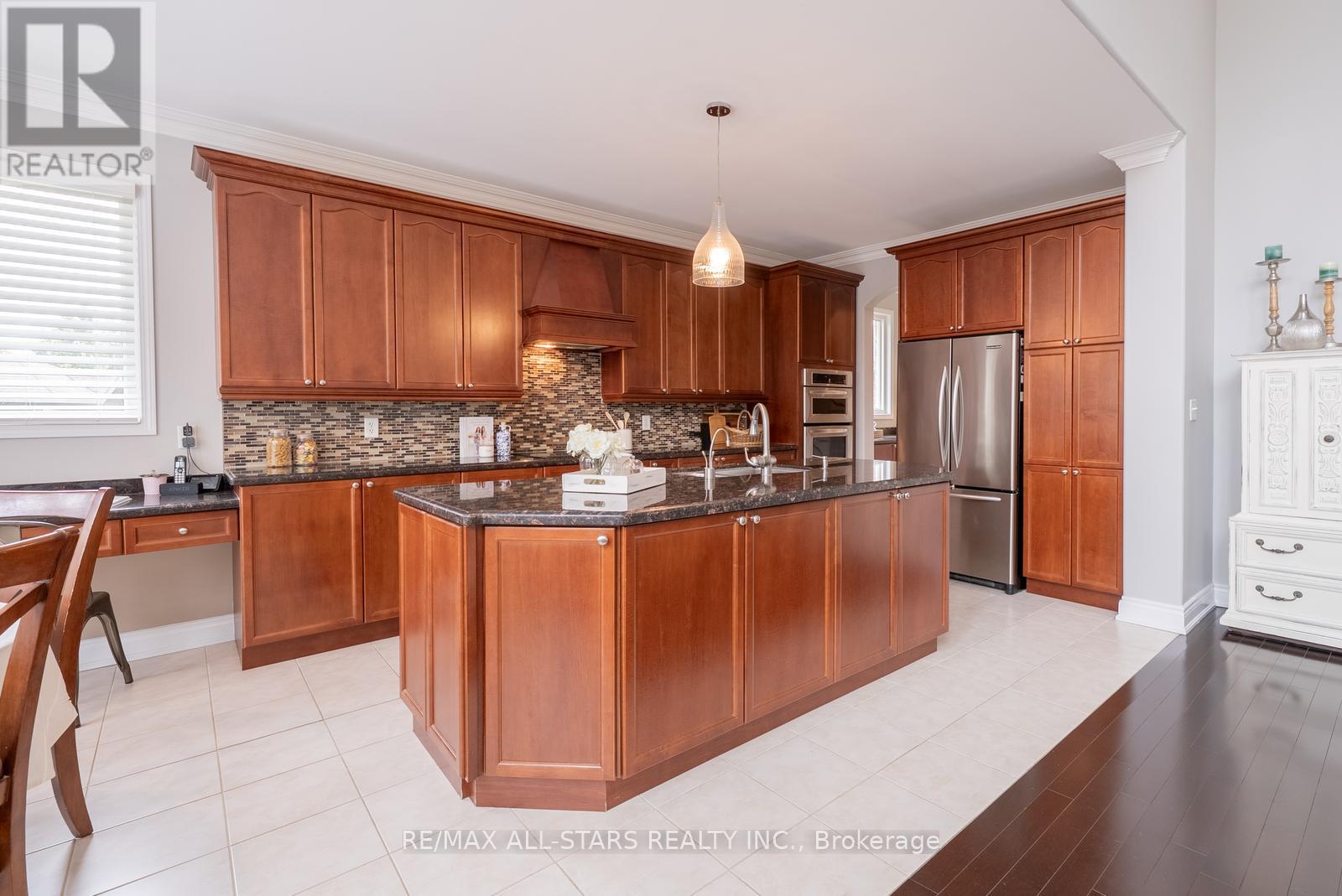 134 Stephensbrook Circle, Whitchurch-Stouffville, Ontario  L4A 0G4 - Photo 12 - N12422774