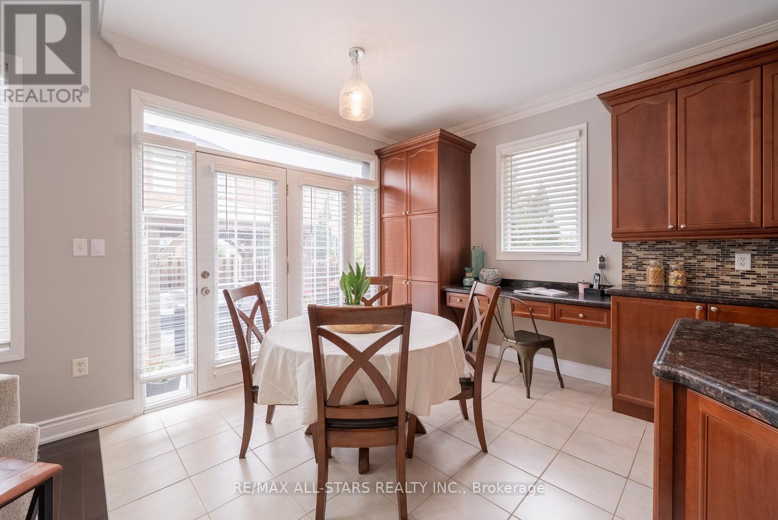 134 Stephensbrook Circle, Whitchurch-Stouffville, Ontario  L4A 0G4 - Photo 17 - N12422774