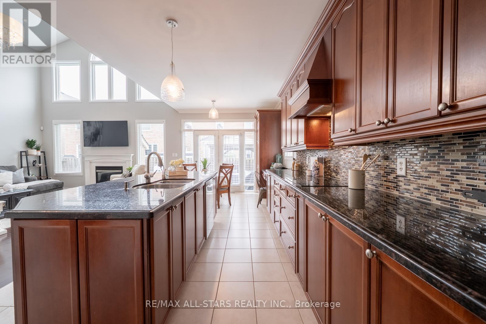 134 Stephensbrook Circle, Whitchurch-Stouffville, Ontario  L4A 0G4 - Photo 13 - N12422774