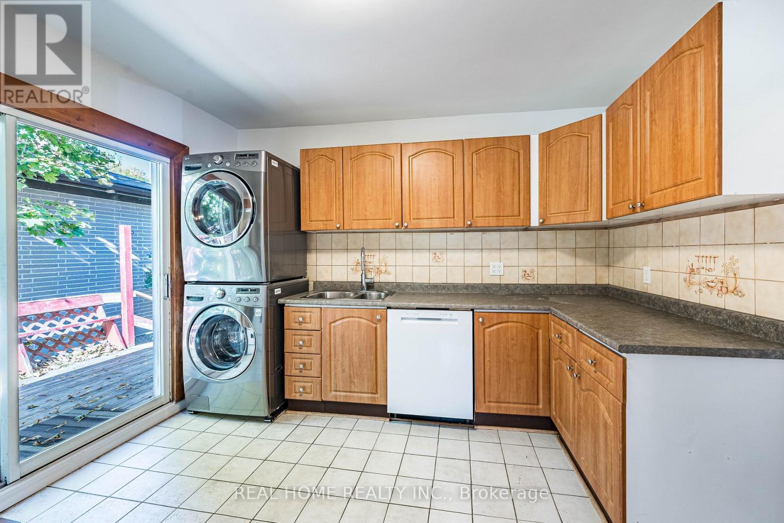 Main Floor - 401 Fernleigh Circle S, Richmond Hill, Ontario  L4C 1E7 - Photo 10 - N12472785
