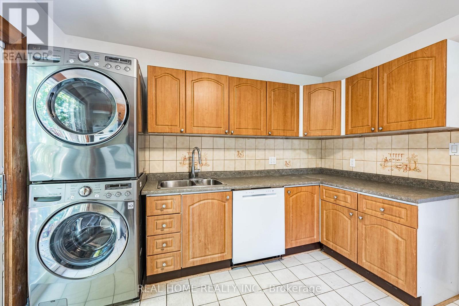 Main Floor - 401 Fernleigh Circle S, Richmond Hill, Ontario  L4C 1E7 - Photo 11 - N12472785