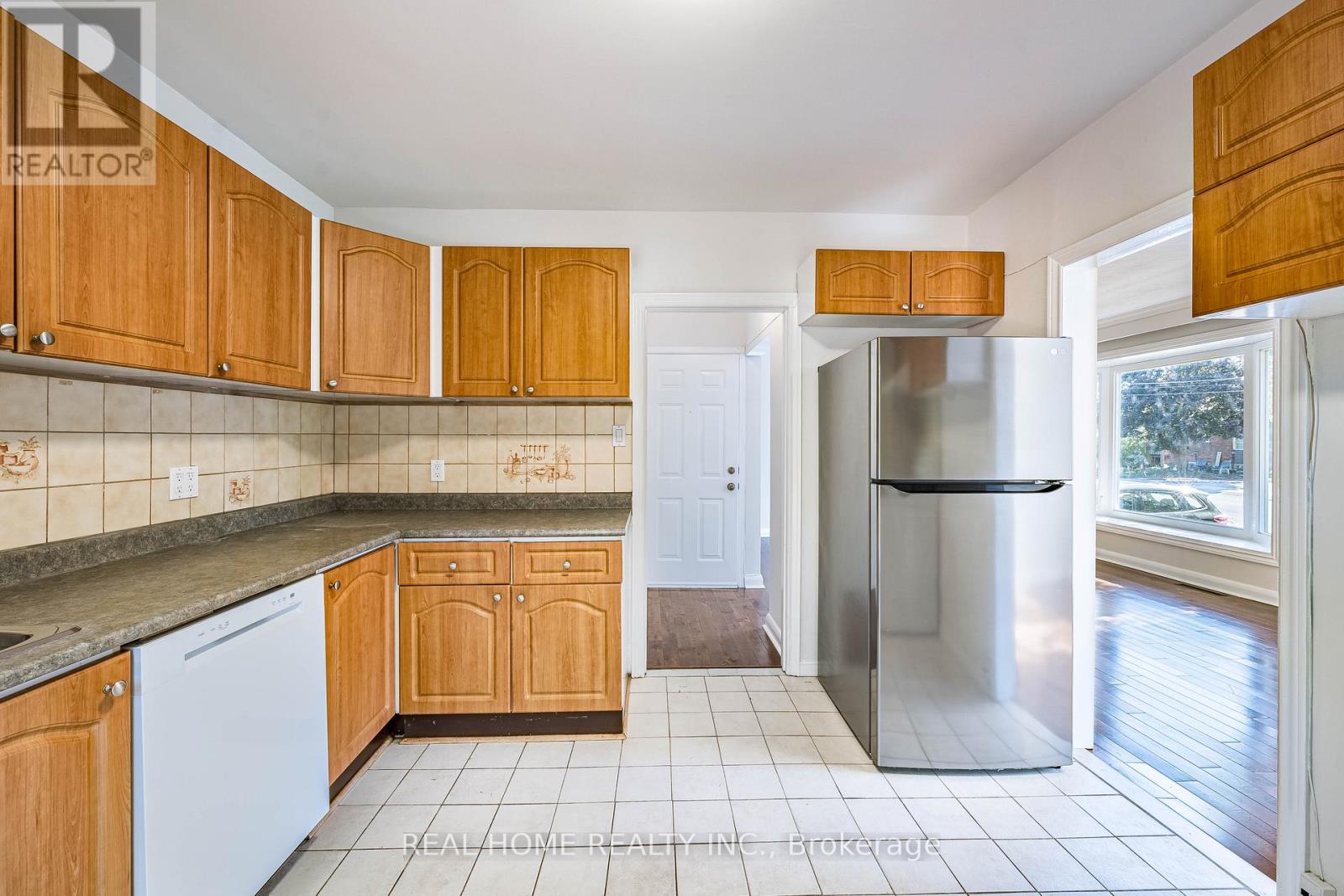 Main Floor - 401 Fernleigh Circle S, Richmond Hill, Ontario  L4C 1E7 - Photo 12 - N12472785