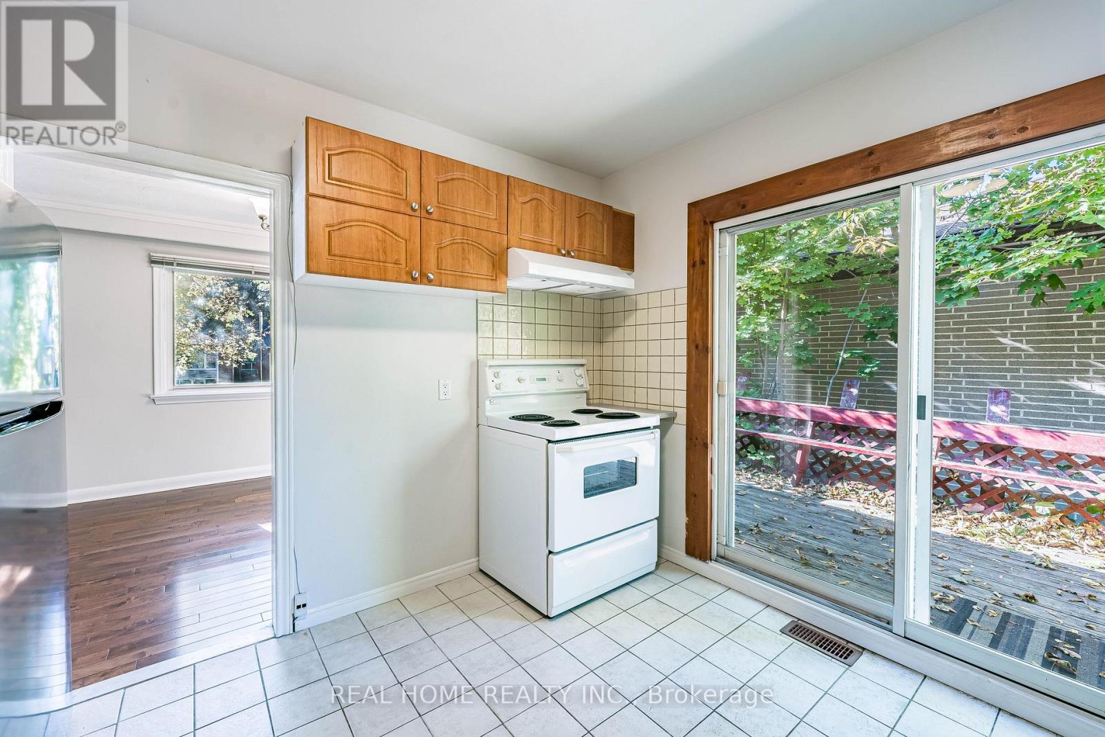 Main Floor - 401 Fernleigh Circle S, Richmond Hill, Ontario  L4C 1E7 - Photo 14 - N12472785