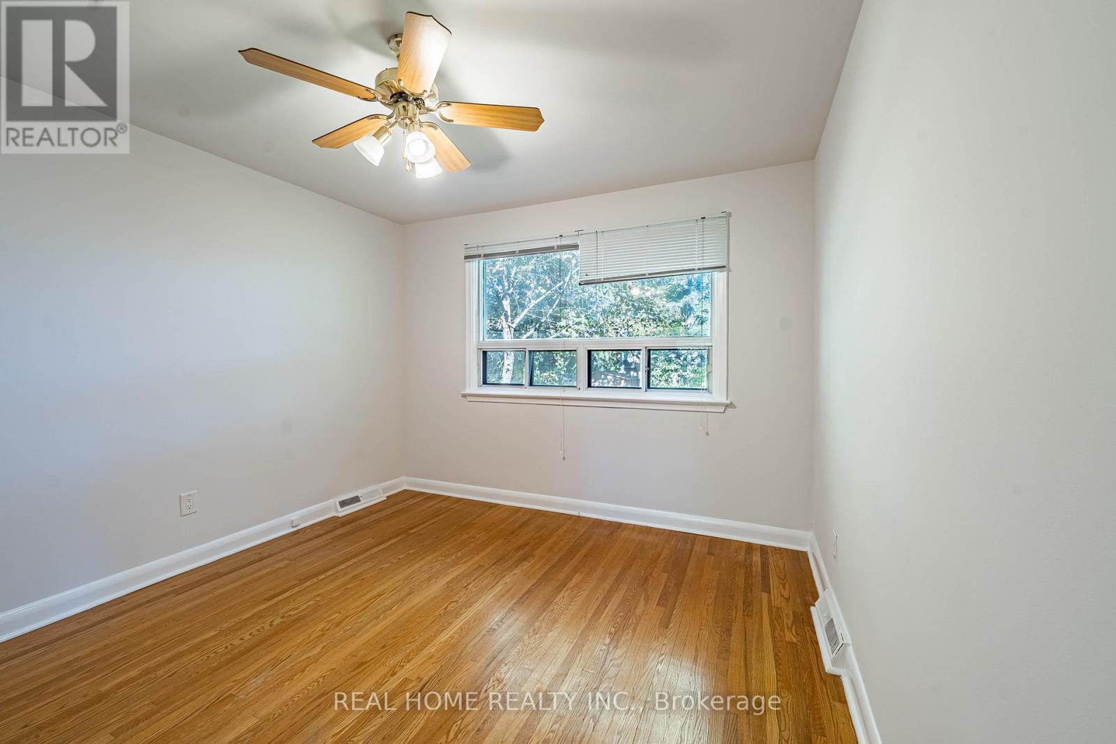 Main Floor - 401 Fernleigh Circle S, Richmond Hill, Ontario  L4C 1E7 - Photo 16 - N12472785
