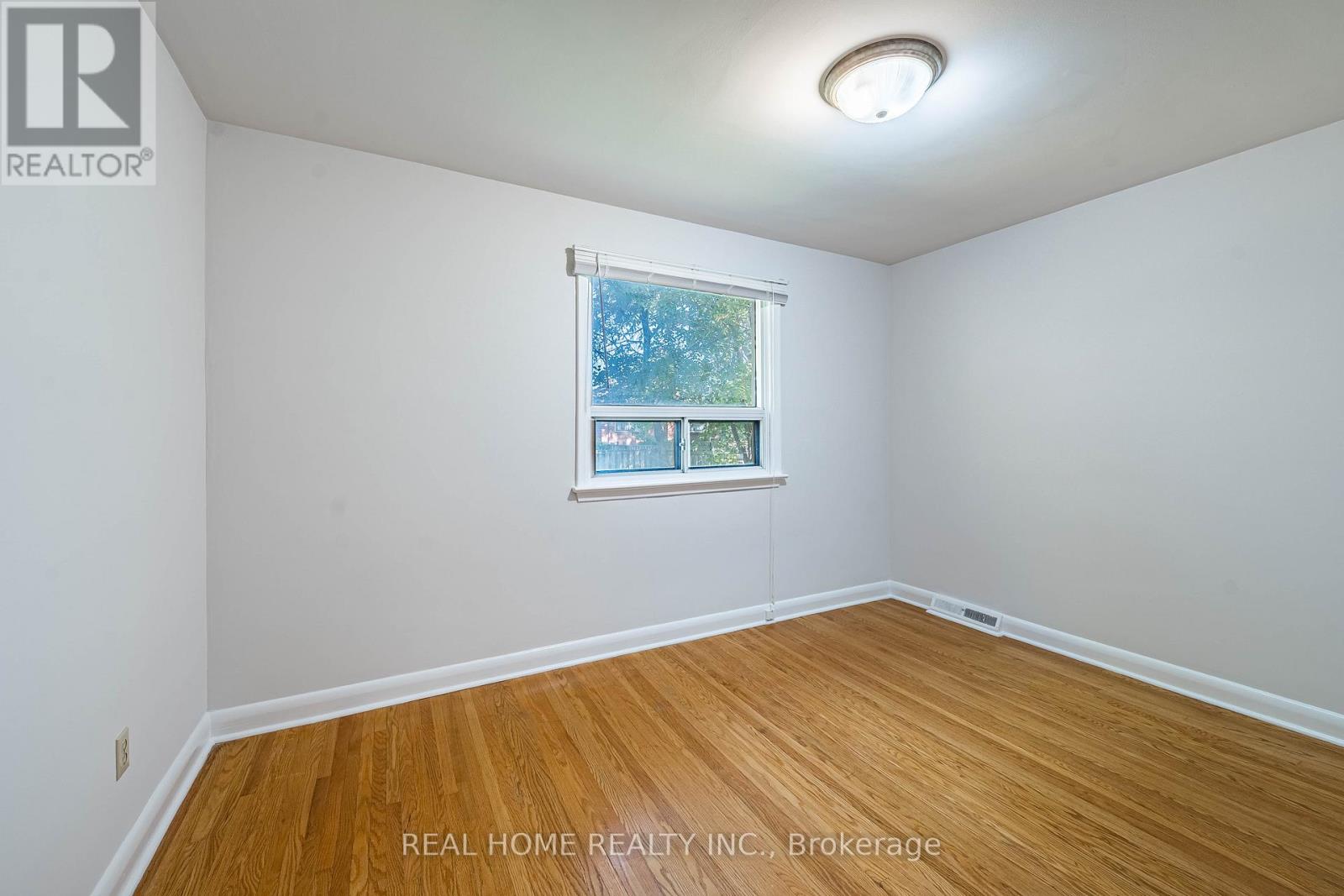 Main Floor - 401 Fernleigh Circle S, Richmond Hill, Ontario  L4C 1E7 - Photo 19 - N12472785