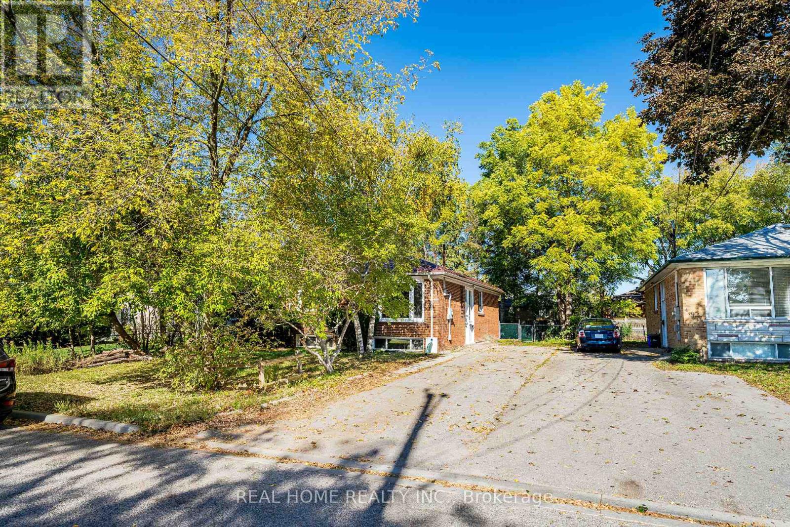 Main Floor - 401 Fernleigh Circle S, Richmond Hill, Ontario  L4C 1E7 - Photo 2 - N12472785