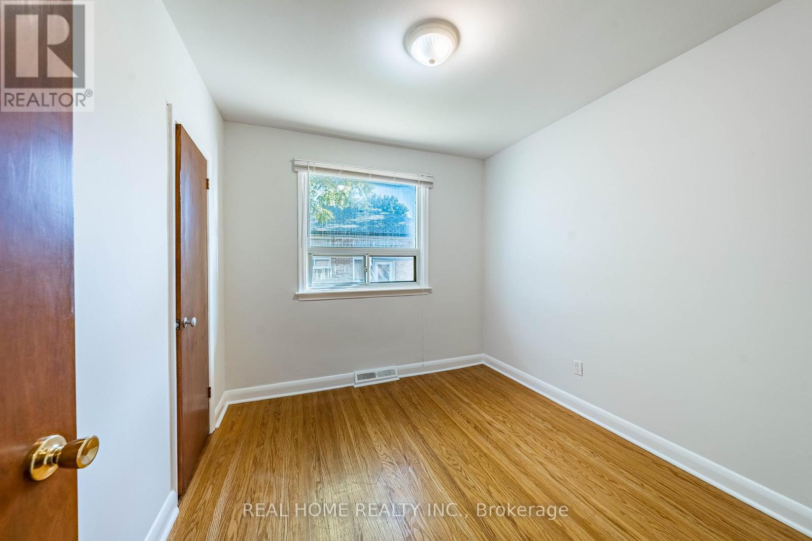 Main Floor - 401 Fernleigh Circle S, Richmond Hill, Ontario  L4C 1E7 - Photo 22 - N12472785